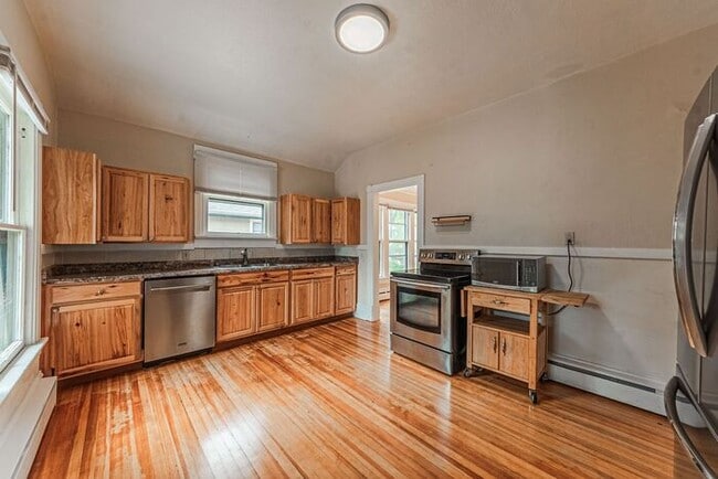 Photo - Victorian Home Downtown! 6 - Month Leases ...