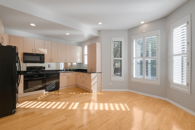 4060 S Ellis Ave Unit 1S