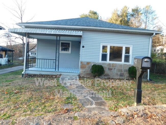 Building Photo - 417 Montana St