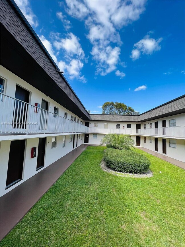 Photo - 8601 SW 94th St Unidad 204W