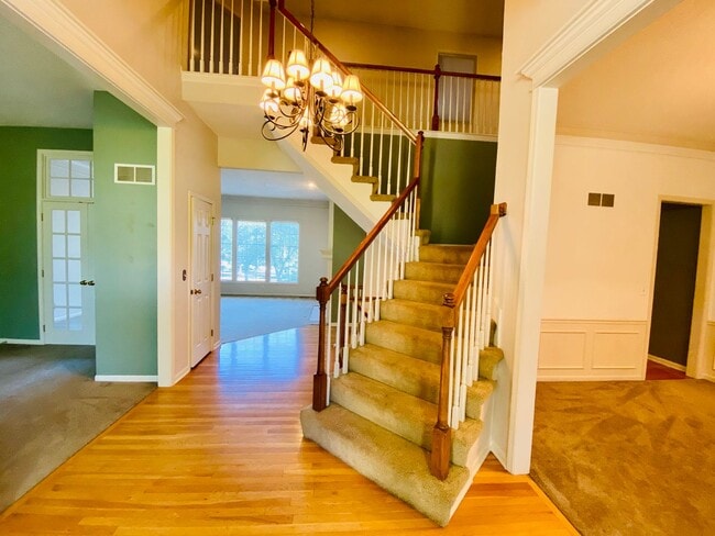 Photo - {8514}  Village of Kensington + Finished B...