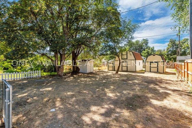 Photo - 411 W Main St