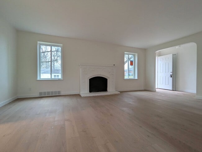 Building Photo - High end, 2-bedroom 2-bathroom single family home in Webster Groves!