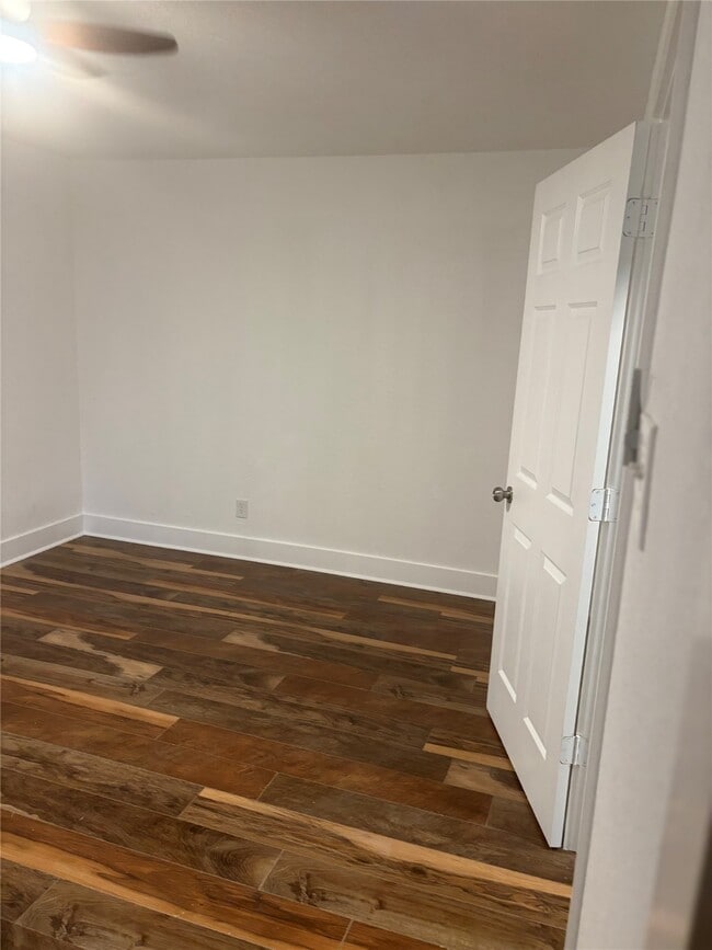 Photo - 6043 Lyndhurst Dr