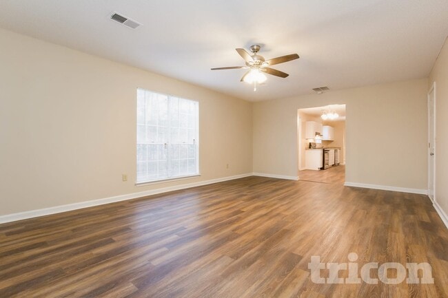 1290 Baywood Glen