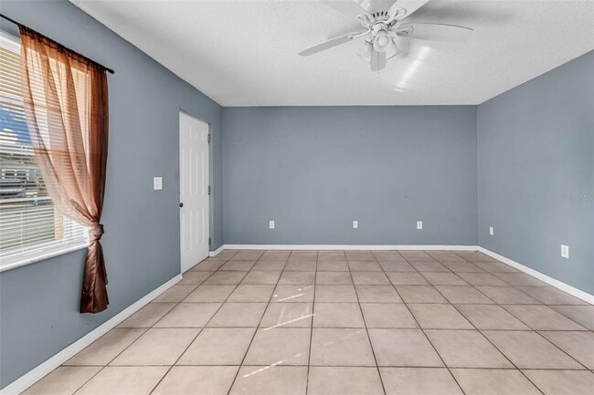 Photo - 284 Lomond Dr