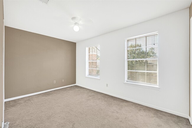 Photo - 2030 Plantation Dr Unit B-14