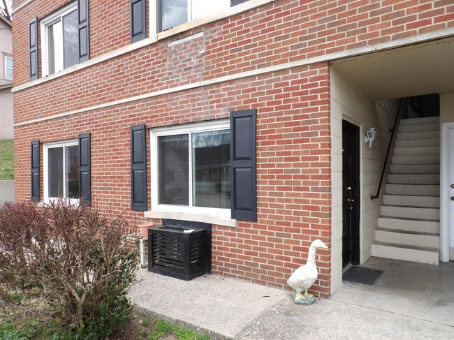 Photo - 720 Woodland Ave Unit 10