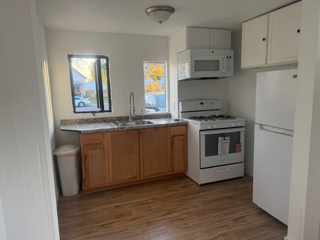 Building Photo - 29 E 2nd Ave Unit C