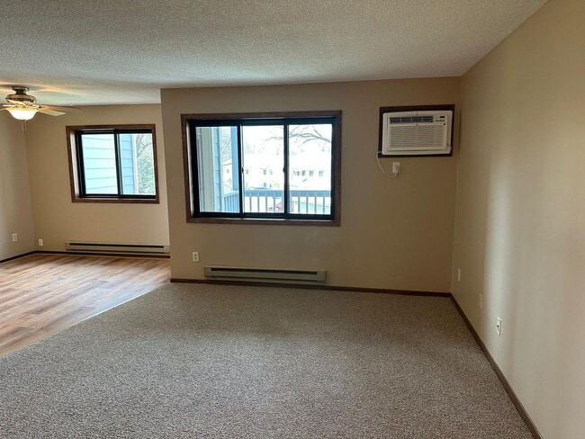 Photo - Awesome 2 BR/1 BA Condo in a Great St. Paul Neighborhood! Unidad 204