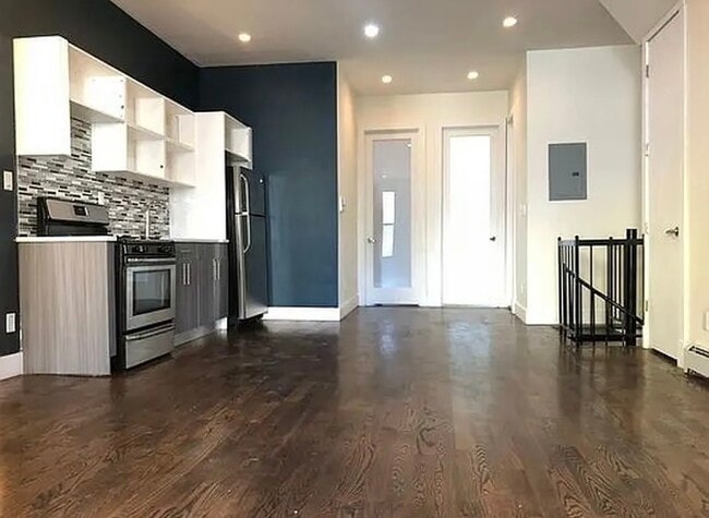 Building Photo - 165 Covert St Unit 1