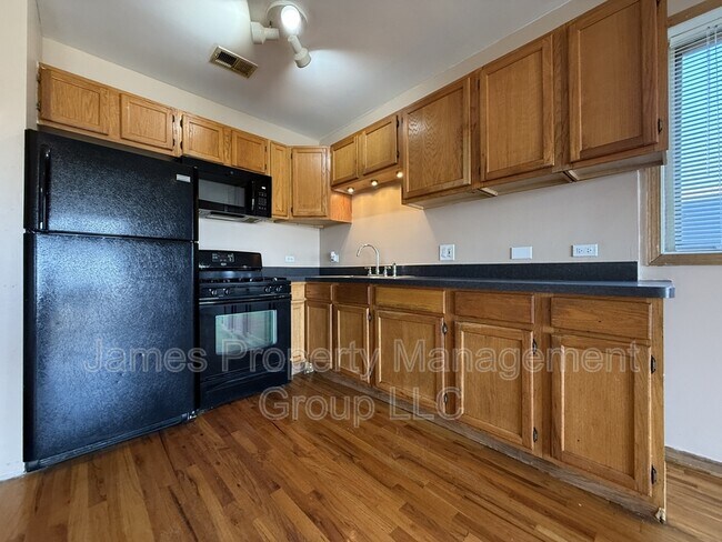 Photo - 2729 W Congress Pkwy