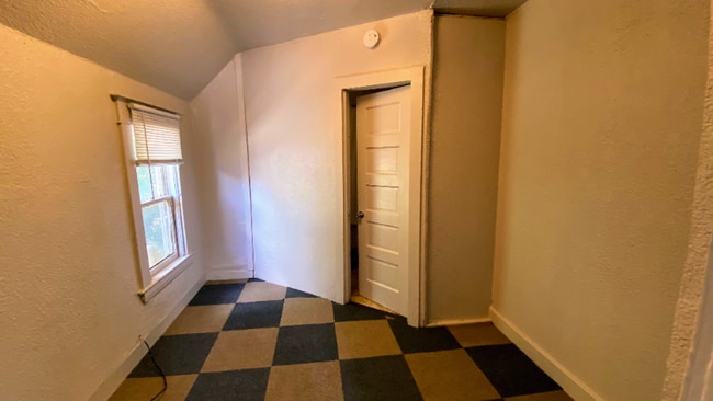 Photo - 553 Shamrock St SW Unit 2