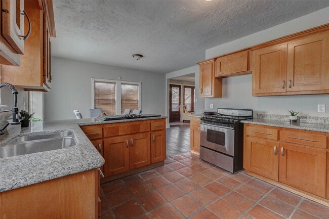 Photo - 2410 Cleburne St