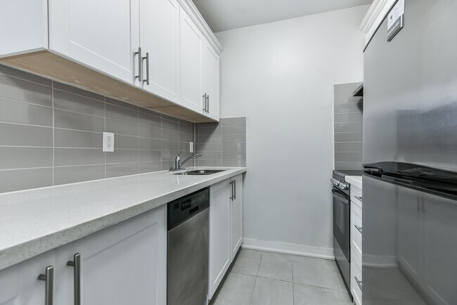 Photo - 151 St George St Unit 00605