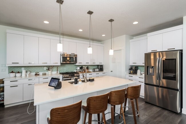 Building Photo - 5 Bedroom/4 Bathroom House in Lehi