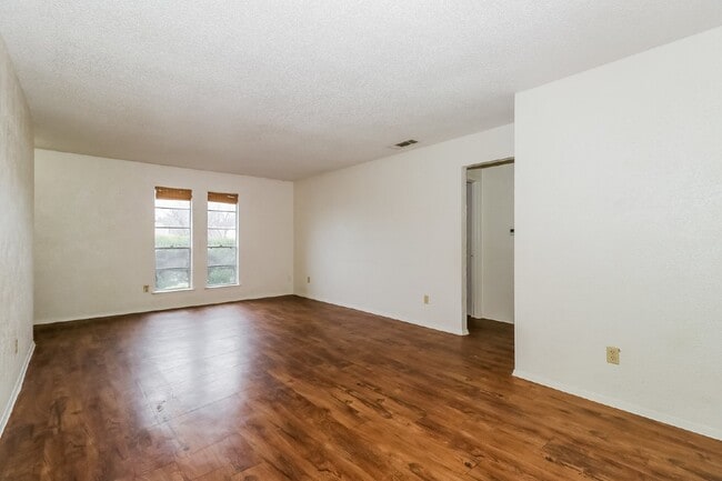 Photo - 323 W William Cannon Dr