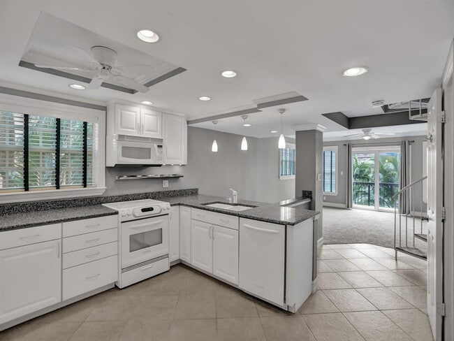 Photo - 620 Tennis Club Dr Unit 304