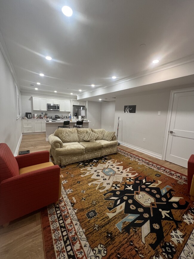 Building Photo - 10 Mount Hood Rd Unit #2 Rental