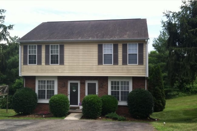 Building Photo - 2 Bedroom Duplex Townhouse off Wards Ferry Road