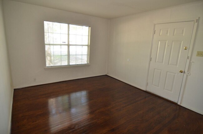 Photo - 700 Grande Dr