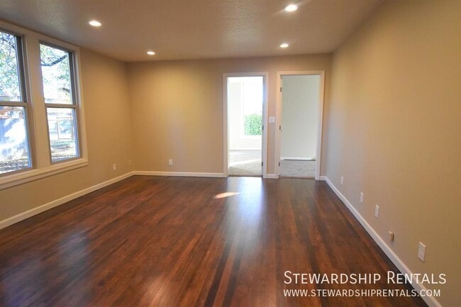 Photo - 893 W 5th Ave Unit 2