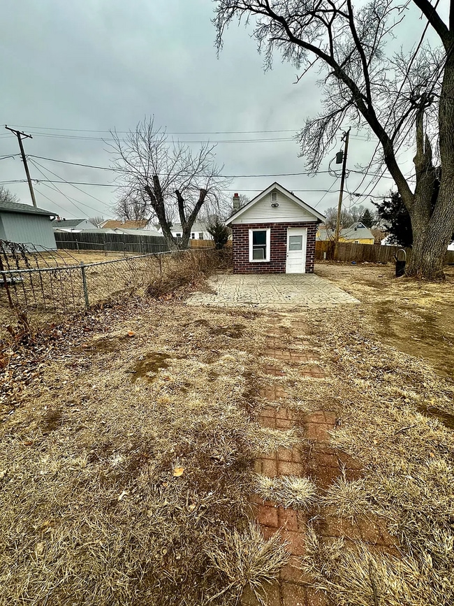 Photo - Spacious 3 Bed Home with Finished Basement & Hardwood Floors