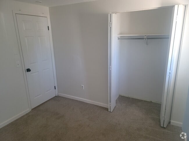 Building Photo - 1845 Lincoln St Rental