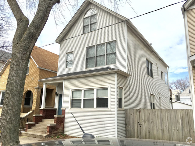 Building Photo - 1924 W School St Rental