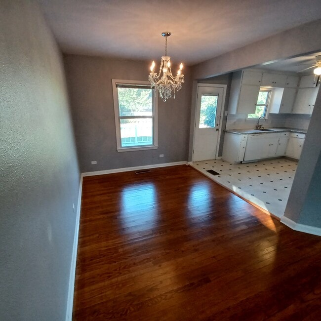 Photo - 353 Irvington Dr