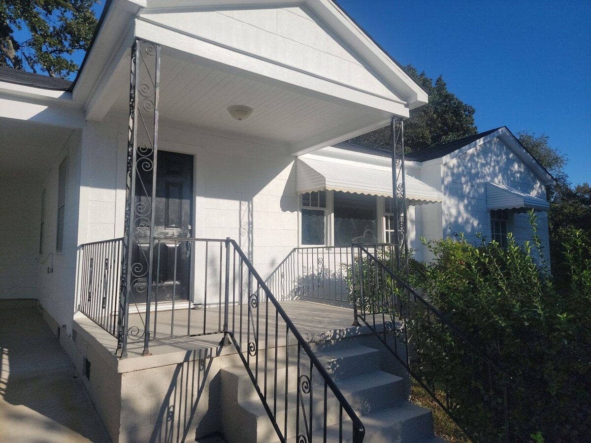 Photo - 4423 Bryan Ave