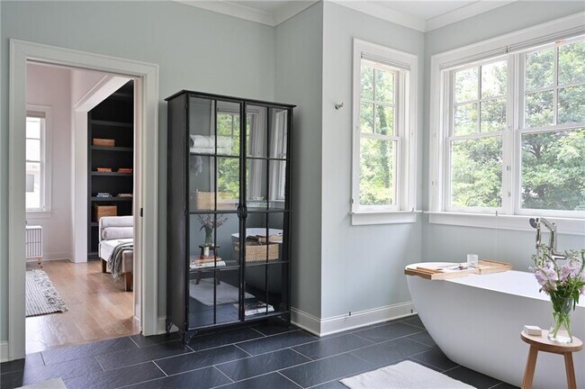 Photo - 801 Adair Ave NE