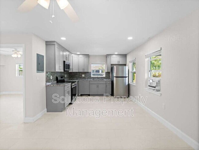 Photo - 101 Deland Ave Unidad 3