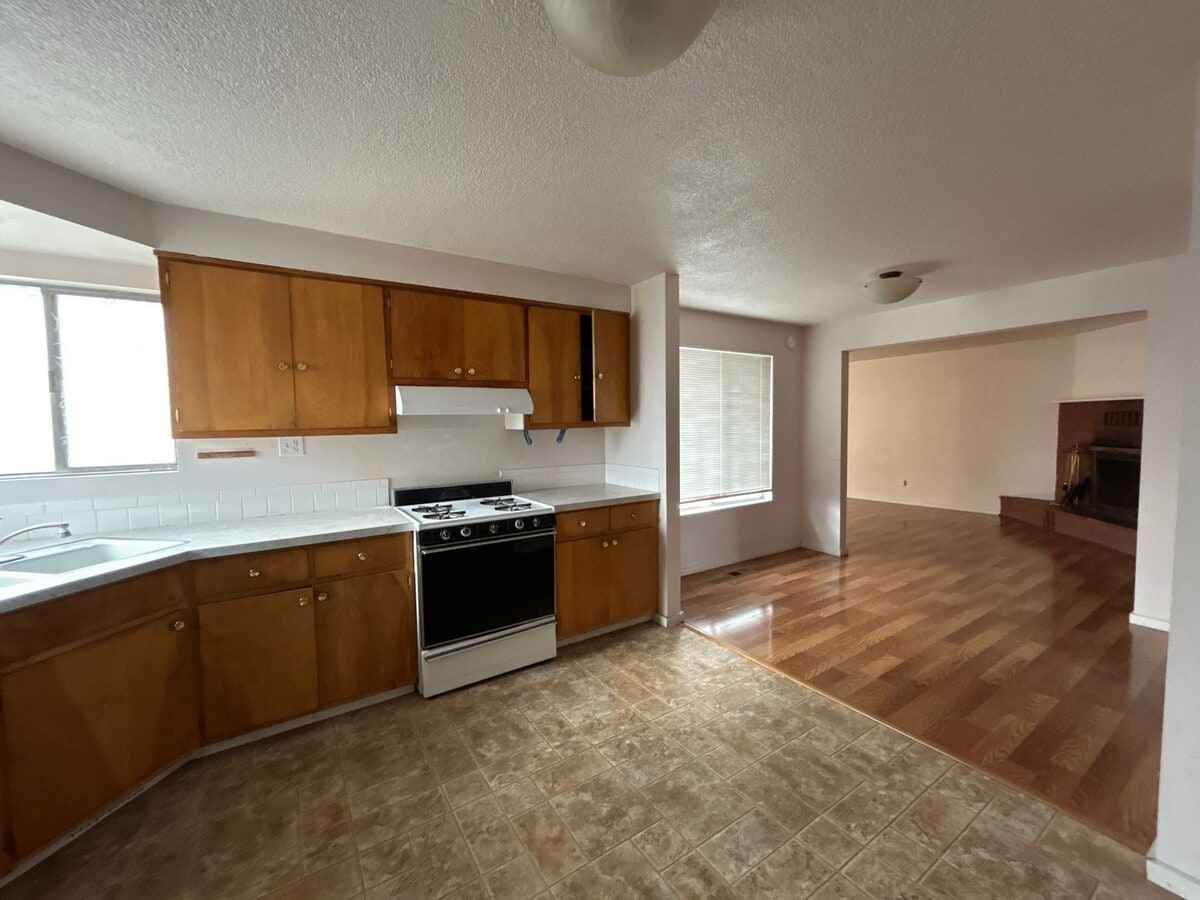 Photo - 457-463 SW Madison St