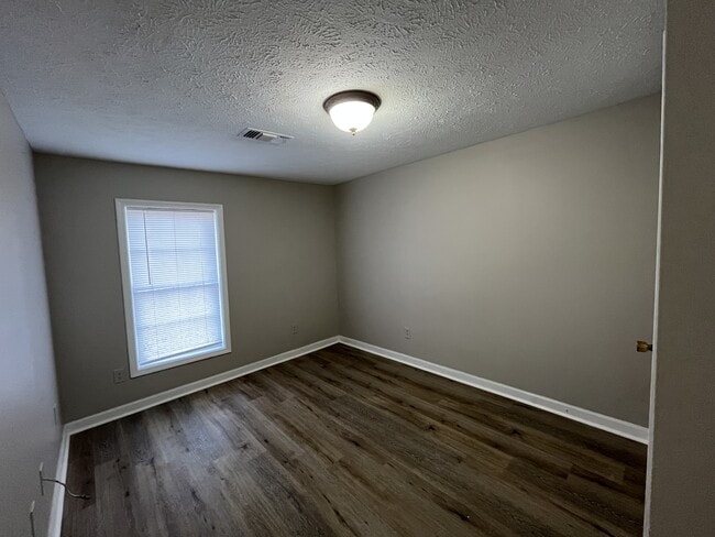 Photo - 604 N McLemore Ave