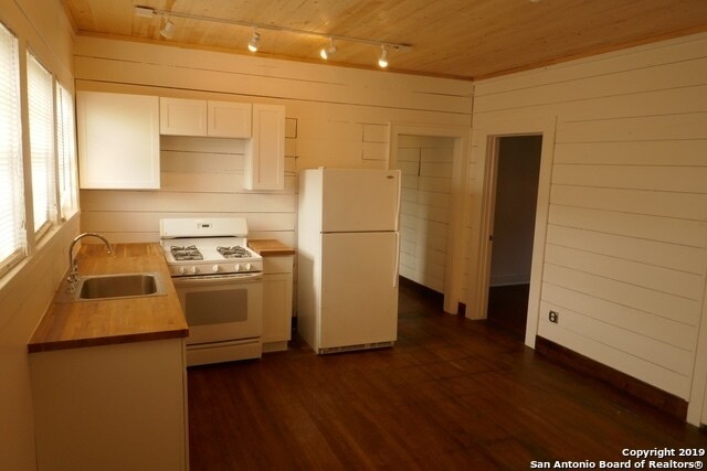 Photo - 2/1 open concept great location central SA Unidad 4