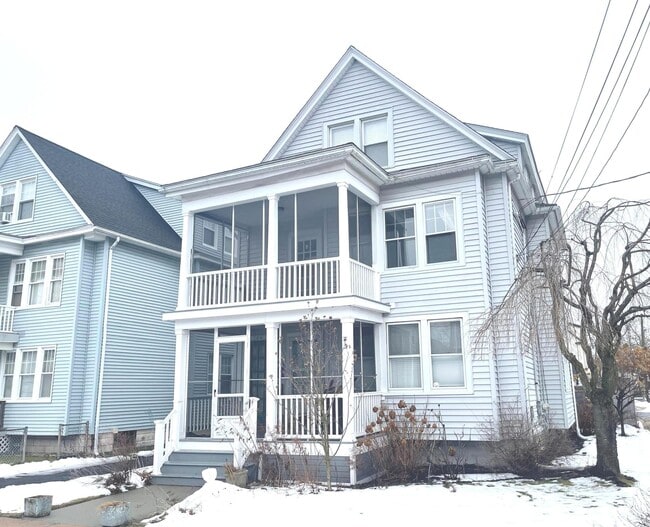 Building Photo - 108 Concord St