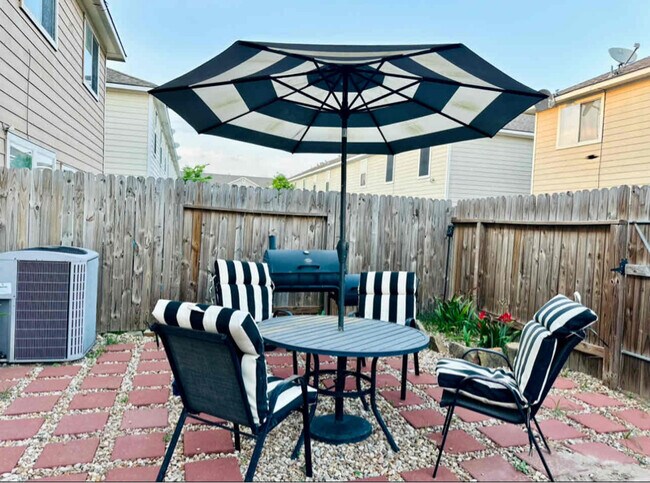 Photo - 6122 Yorktown Meadow Ln