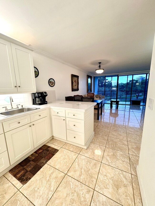 Photo - 20500 W Country Club Dr Unidad Condo in Biscaya - Aventura