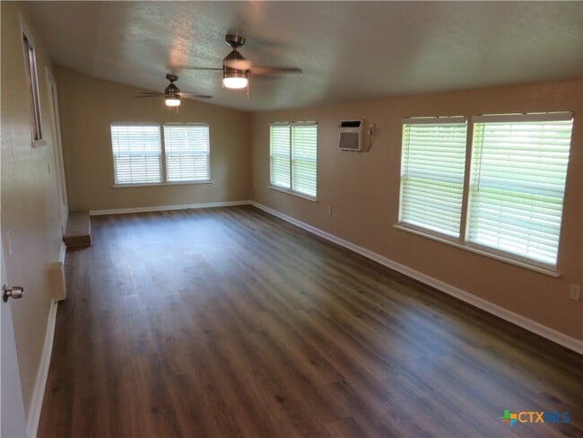 Photo - 969 Kunkel St