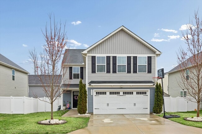 Building Photo - 4 Bedroom / 2.5 Bathroom - Marquis Hills