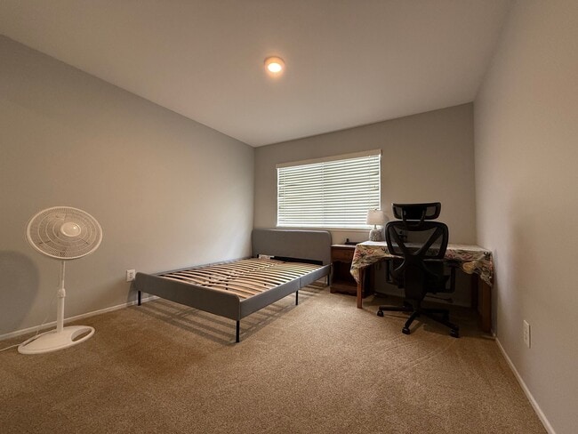 Building Photo - 10548 Oakdale Dr