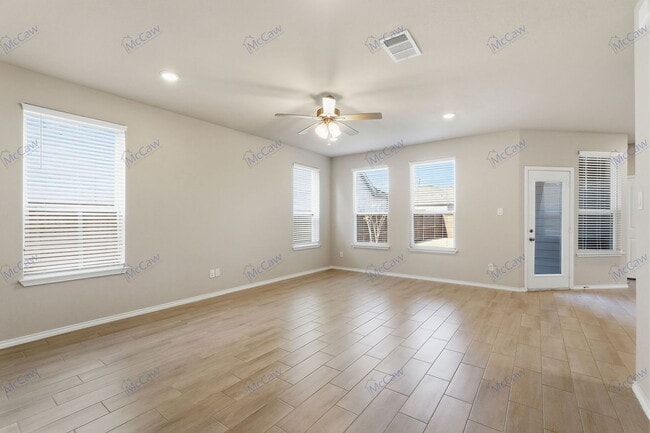 Photo - 7041 Helena Hl