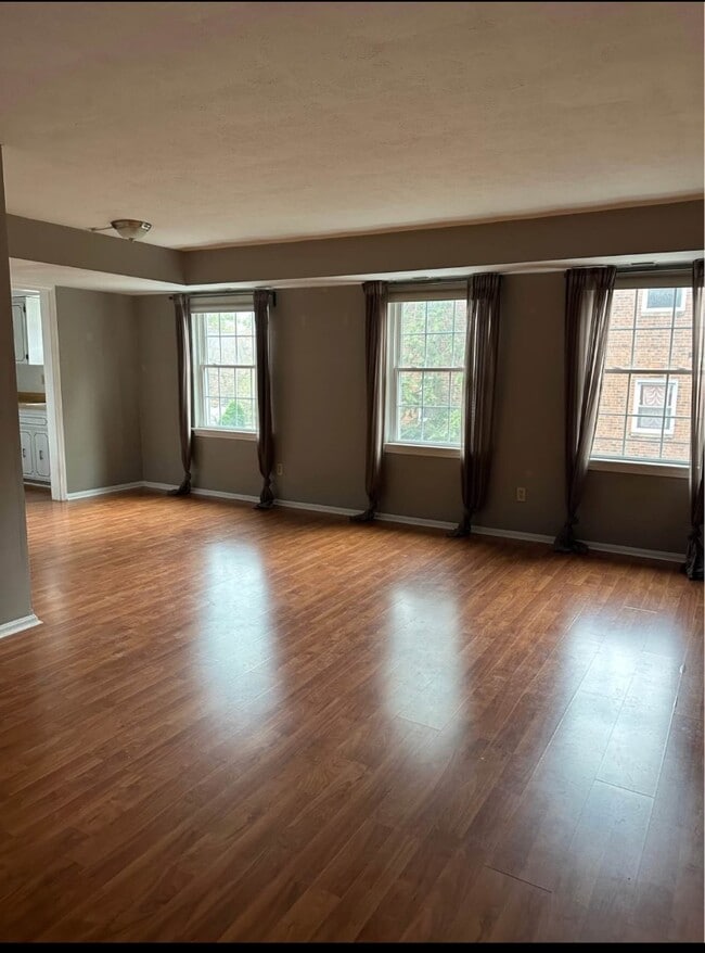 Photo - 19406 Van Aken Blvd