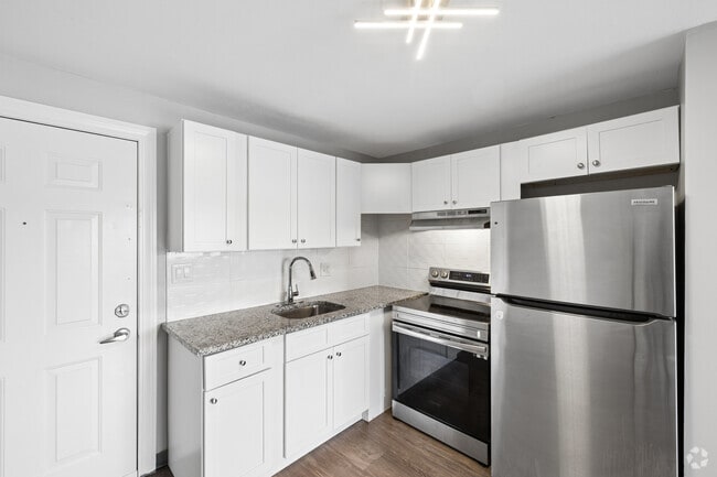 2BR, 1BA - 900SF - Kitchen