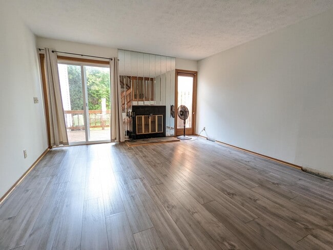 Photo - 219 Wethington Dr