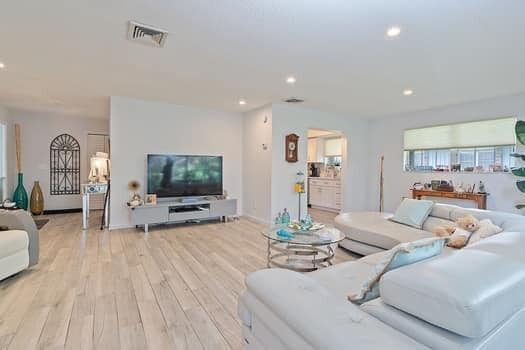 Photo - 415 Pine Tree Ct Unidad 16