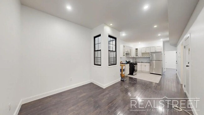 Newly Renovated Spacious 4 Bed 2 Bath in B... - Newly Renovated Spacious 4 Bed 2 Bath in B... Townhome