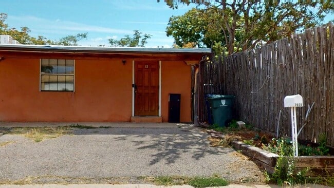 Photo - 702 Columbia St Apartment Unit B