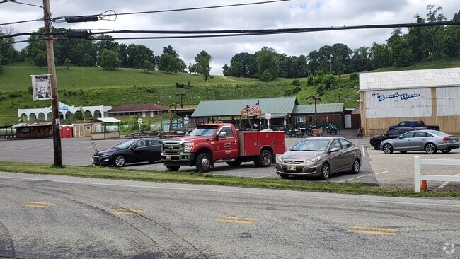 Building Photo - Finleyville 3 Bedroom 1.5 Bath Ranch $1,50... Rental